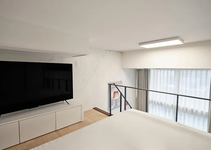 Otel Uh Flat Signature Gangnam
